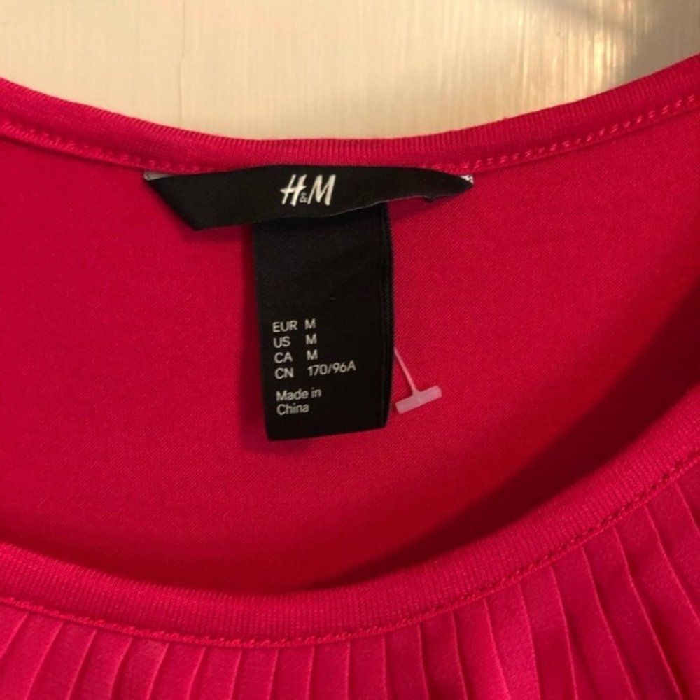 H&M Pink Ruffled Blouse - Size M - Picture 2 of 4